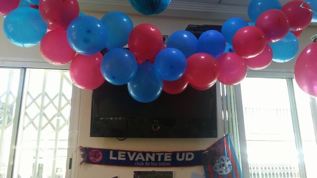 Eres futbolero, en Tots te decoramos tu cumple con los colores de tu equipo. Tenemos el corazón partido. 