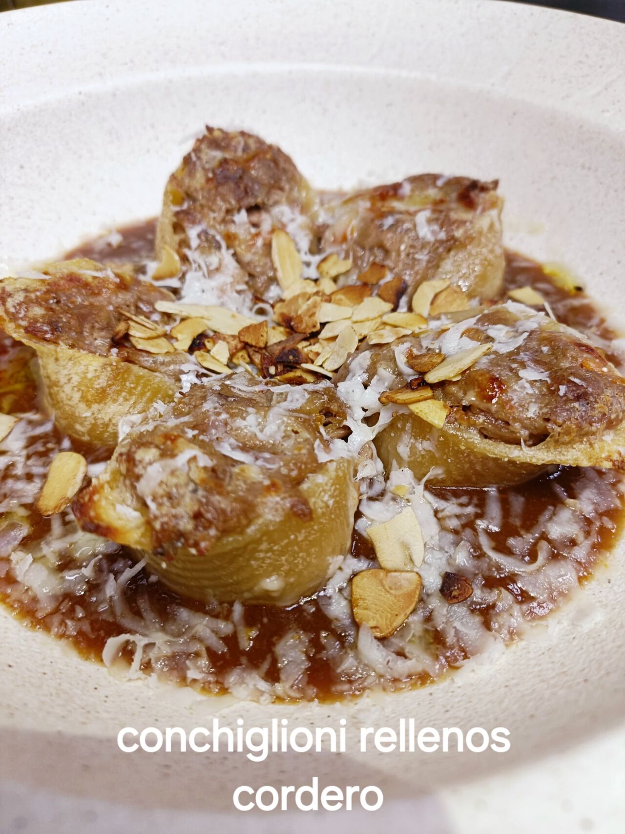 CONCHIGLIONI RELLENOS DE CORDERO