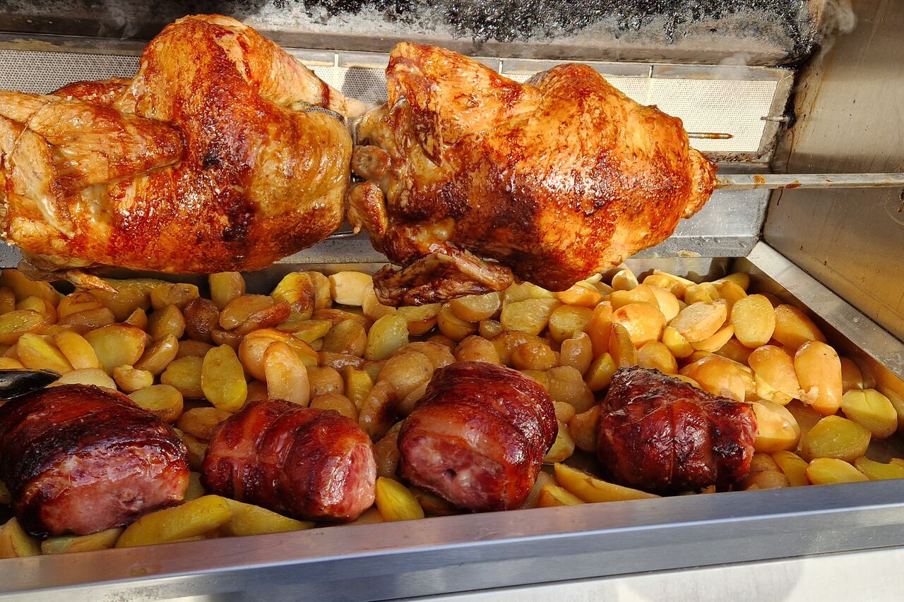 POULETS ET JAMBONNEAUX ROTIS