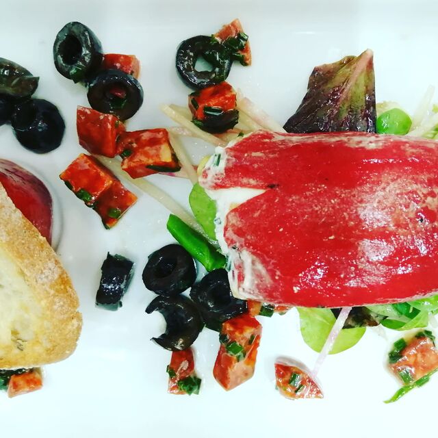 Piquillos farcis de Chèvre frais/ Chorizo et Olives noires