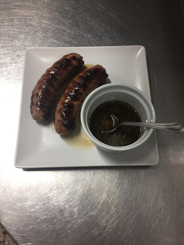 Chorizo criollo con salsa chimichurri