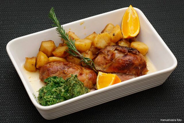 Vitelinha Assada no Forno com Batata Assada e Esparregado