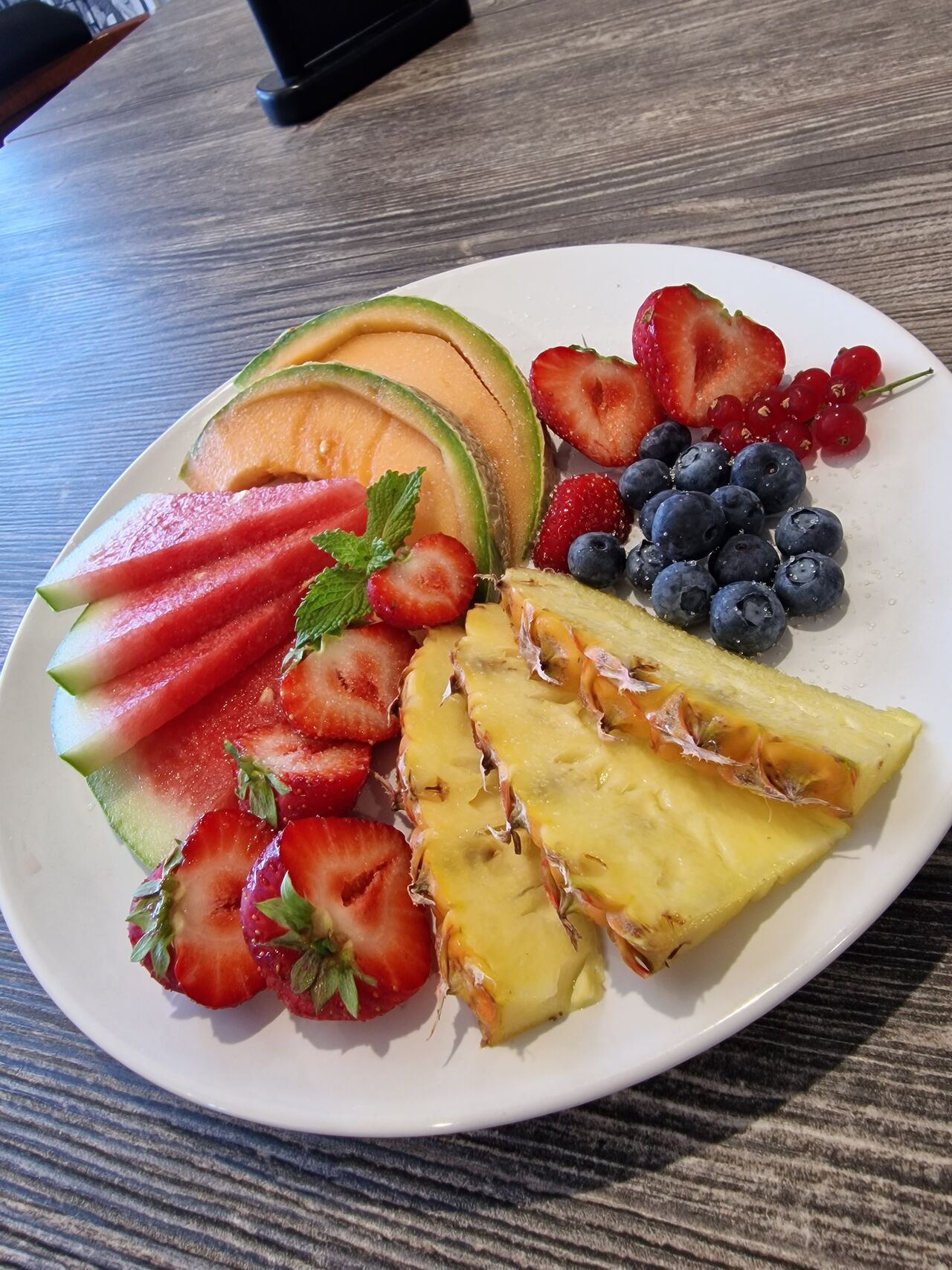 Assiette de fruits frais 