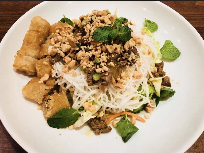 Salade Bo Bun nems 