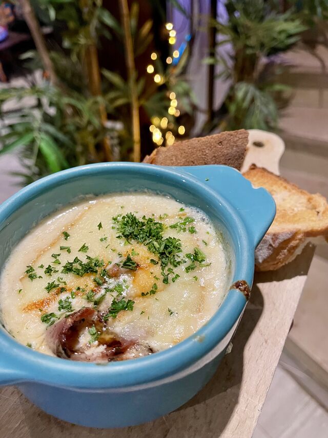 Œuf cocotte au lard et maroilles