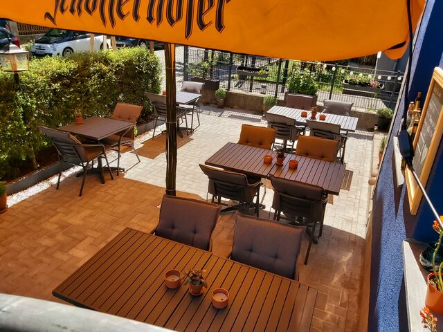 auf unserer Terrasse können wir bis zu 30 Personen bewirten