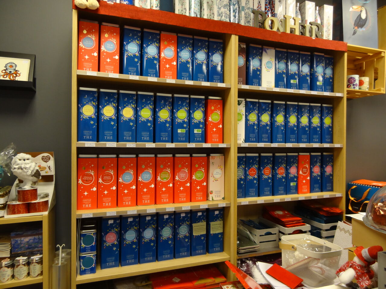 Thés noirs, verts, oolongs, blanc, rooïbos, tisanes, infusions.... natures ou gourmands, à vous de trouver votre bonheur