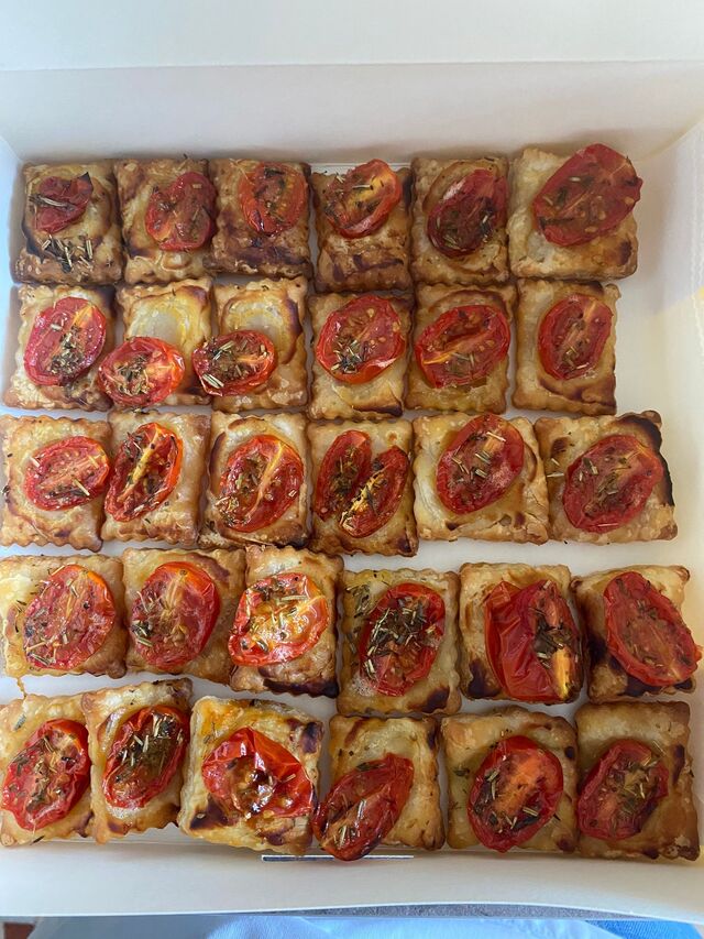 Mini tartes feuilletées tomates cerises-thym-feta (minimum 15) 1,30€ pièce