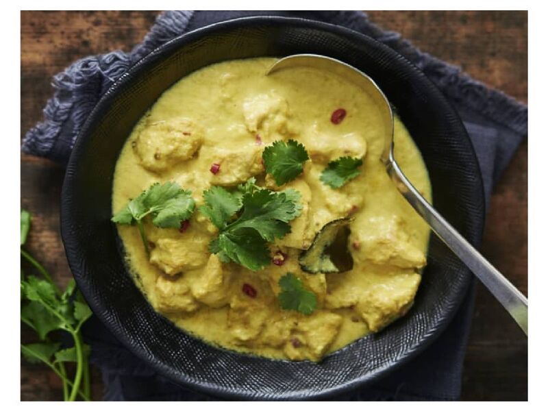POULET KORMA Poulet à la sauce a lamande, crème fraiche, parfumé aux épices / 12.90€