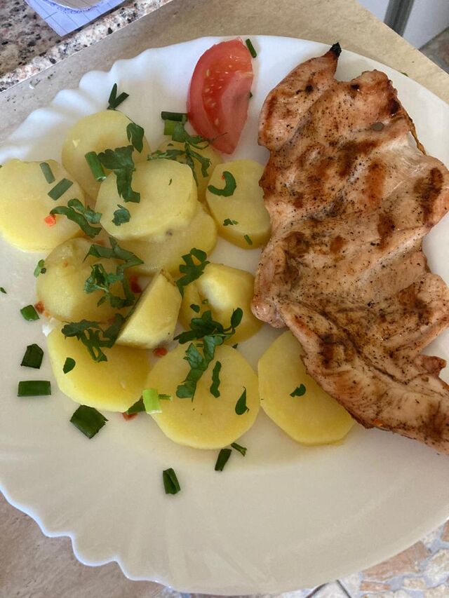 Pulpa dezosată cu cartofi natur 