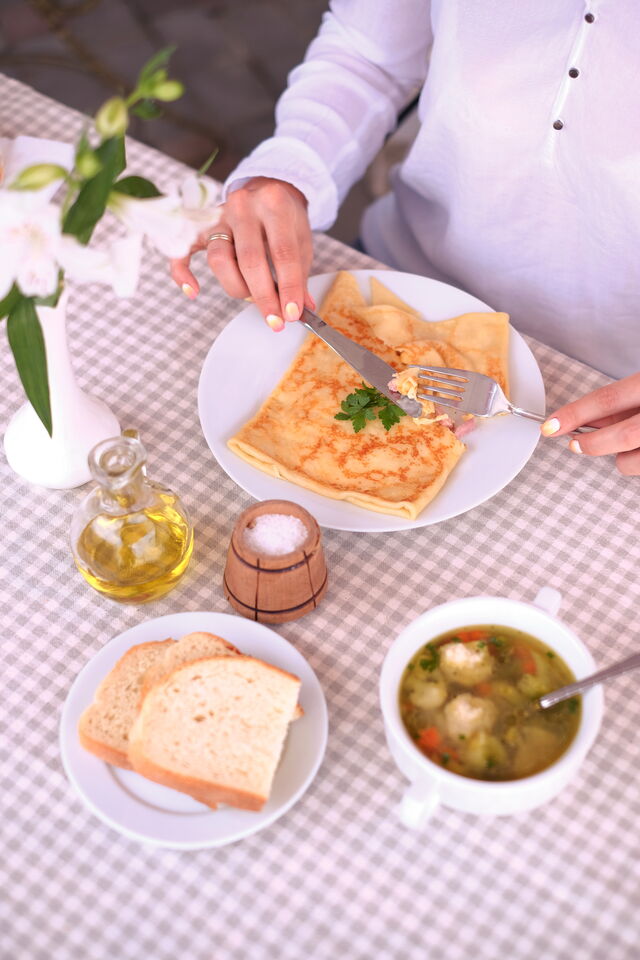 Суп з фрикадельками, 320 по
Ціна 32грн
Млинець з шинкою і сиром, 180г
Ціна 40грн