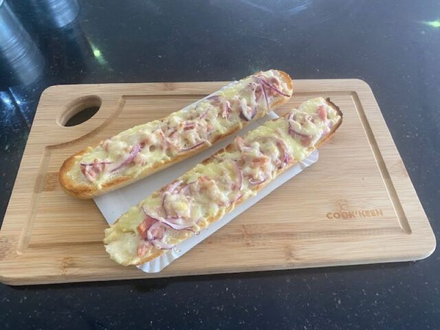 La Baguette Flambée