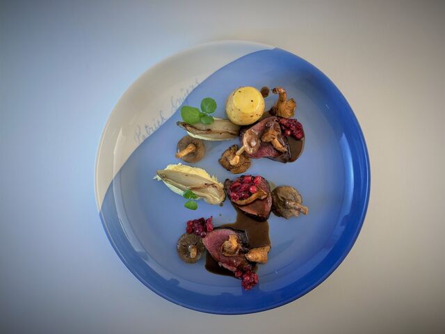 Hertenrug - boschampignons - witloof - pastinaakmousse - veenbes
Afhaalmenu feestdagen 2020