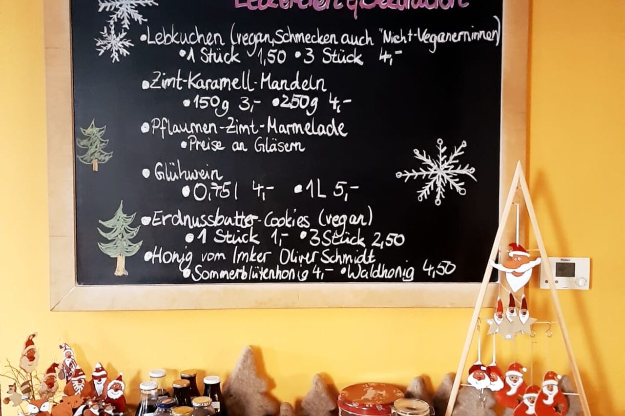Selbstgemachte paradiesische Leckereien & Dekoration