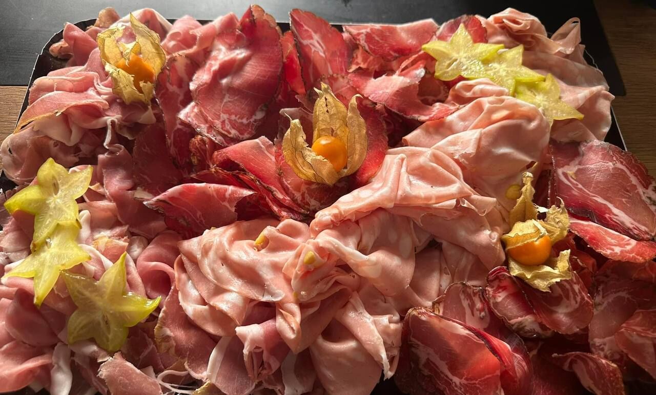 Nos plateaux de charcuterie et ses terrines maison...