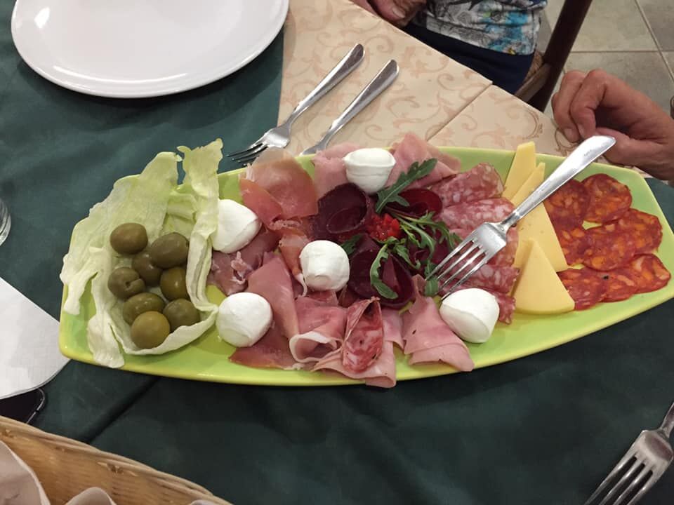 Antipasto di affettati e formaggi