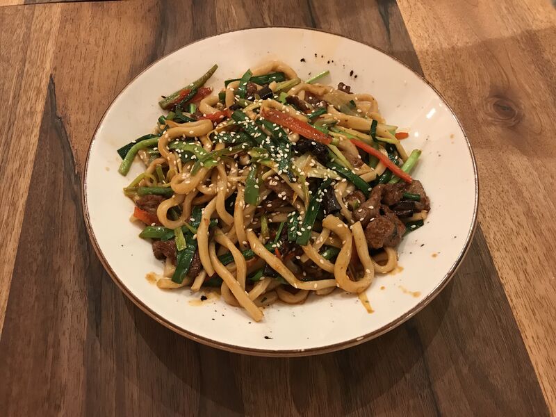 Unsere Spezialität.....Handgezogene gebratene Nudeln