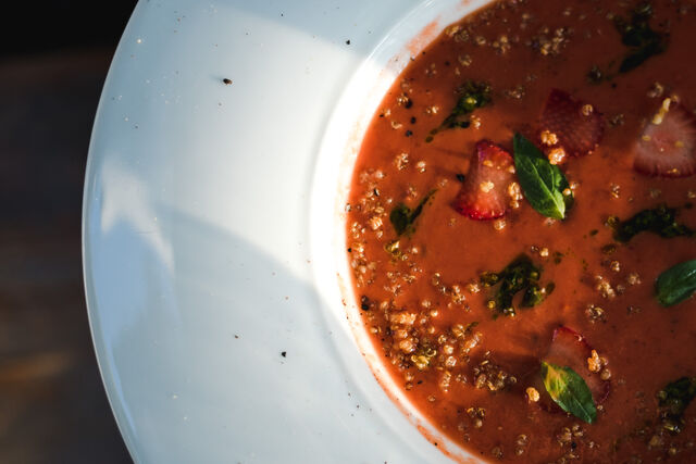 summer is about tomatoes & strawberries
🍓 🍅
THE SUMMER GAZPACHO
