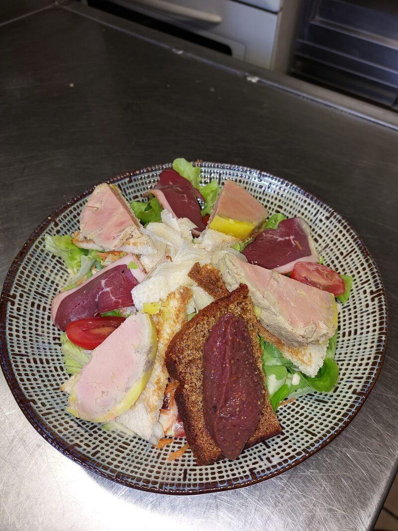 Salade Rafana au foie gras et magret fumé