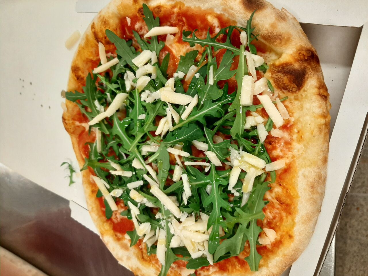 Pizza ca. 24 cm ab 3,90€(Margherita)
Pizza ca. 30 cm ab 4,90€(Margherita)
Abb. 30cm Rucola Pizza 