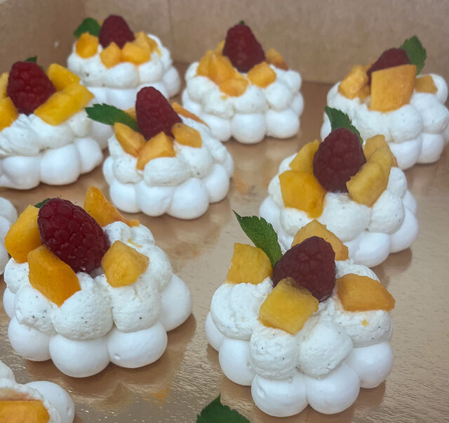 Minis pavlovas fruits de saison (format individuel)
