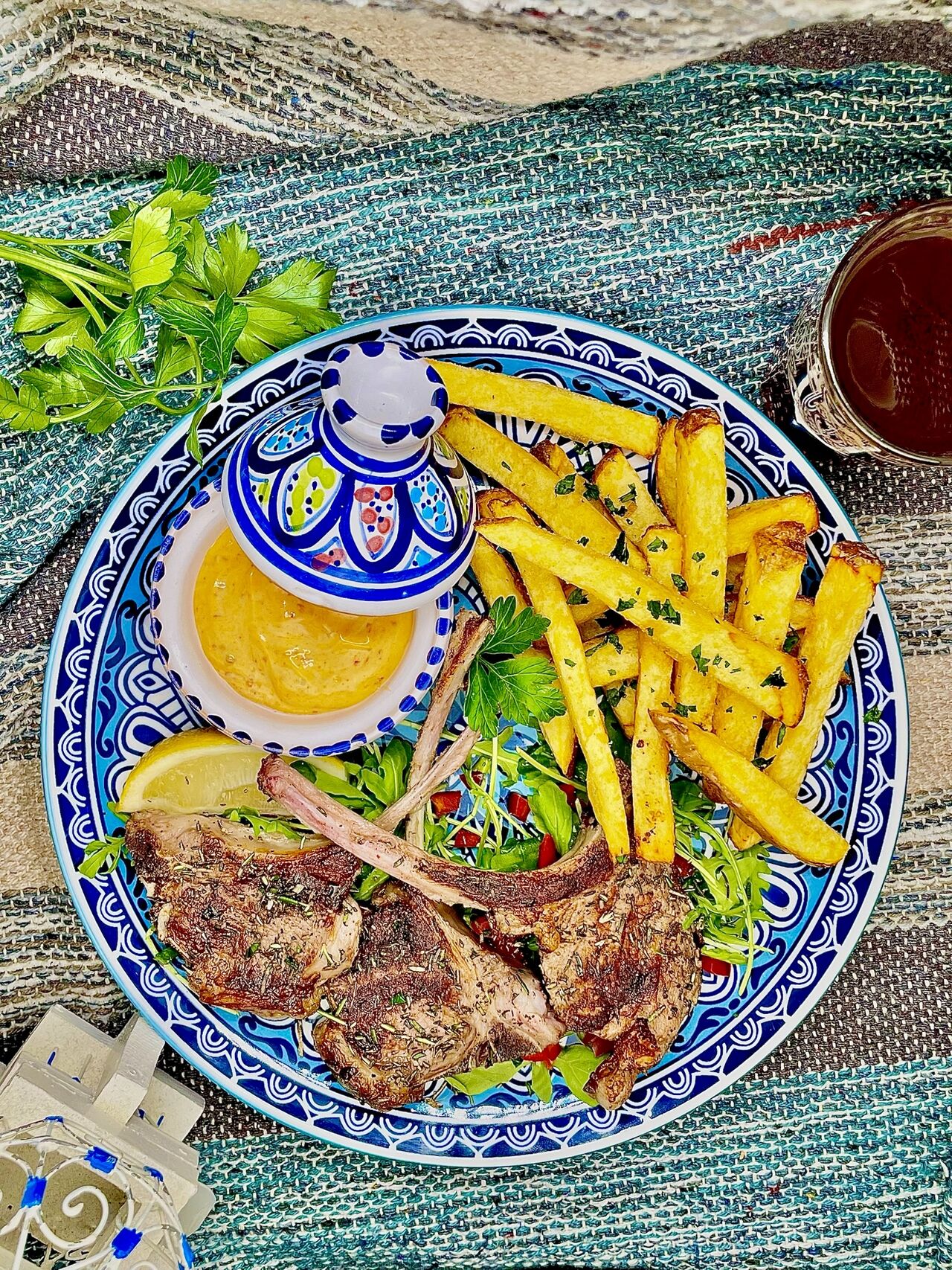 Côtelettes d'agneau et frites maison 