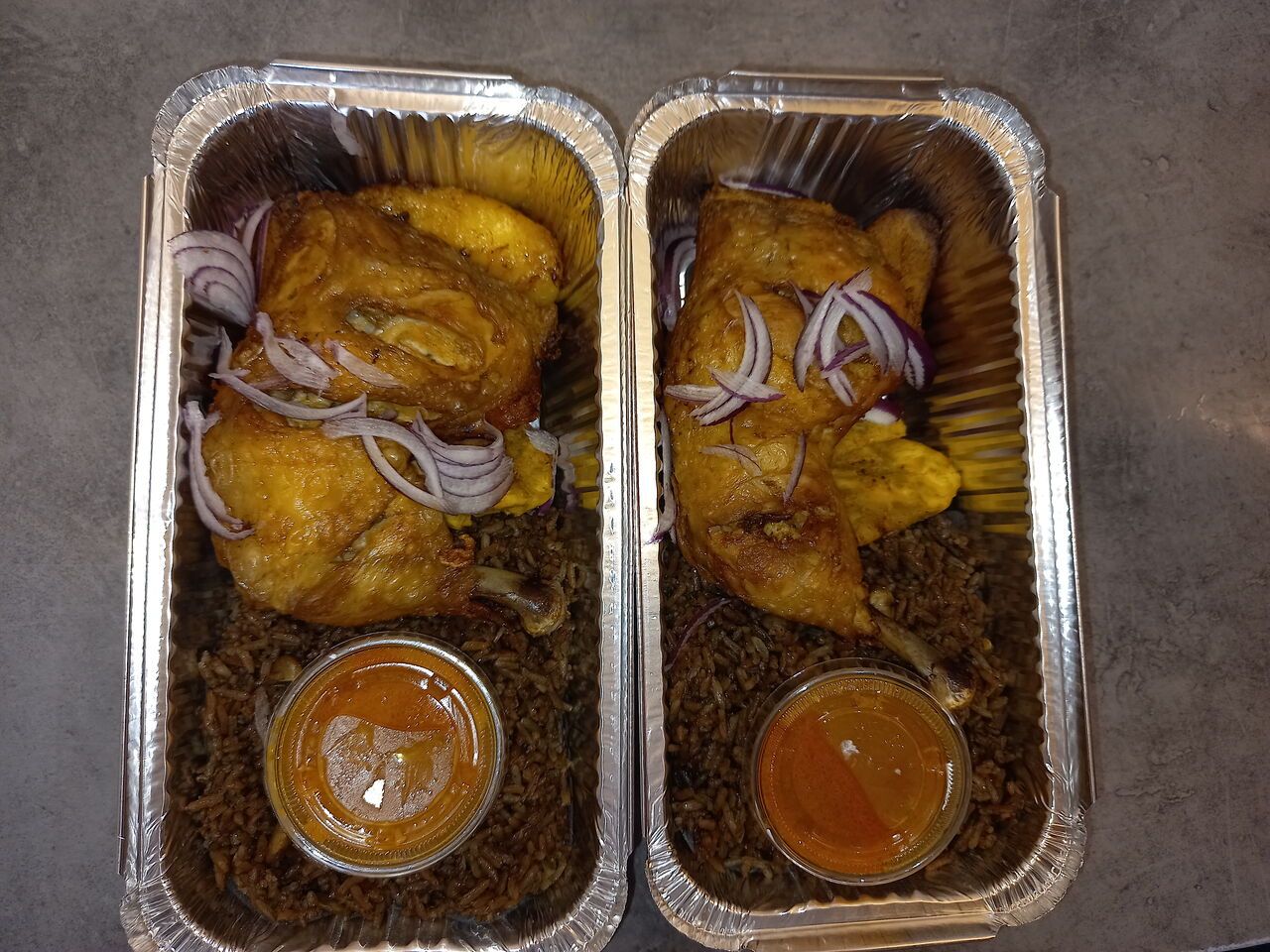 Complet Poulet + banane verte ou jaune+ sauce. 