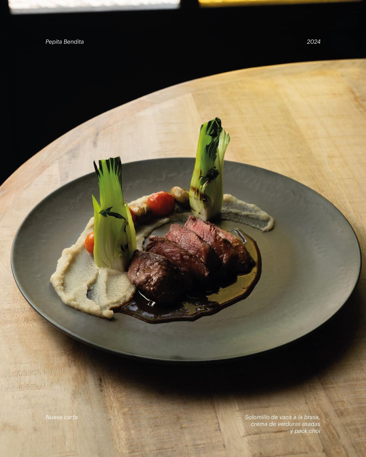 Solomillo de vaca a la brasa, crema de verduras asadas y pack choi