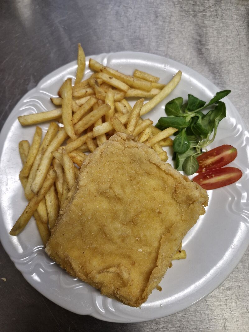 Smažený sýr a hranolky