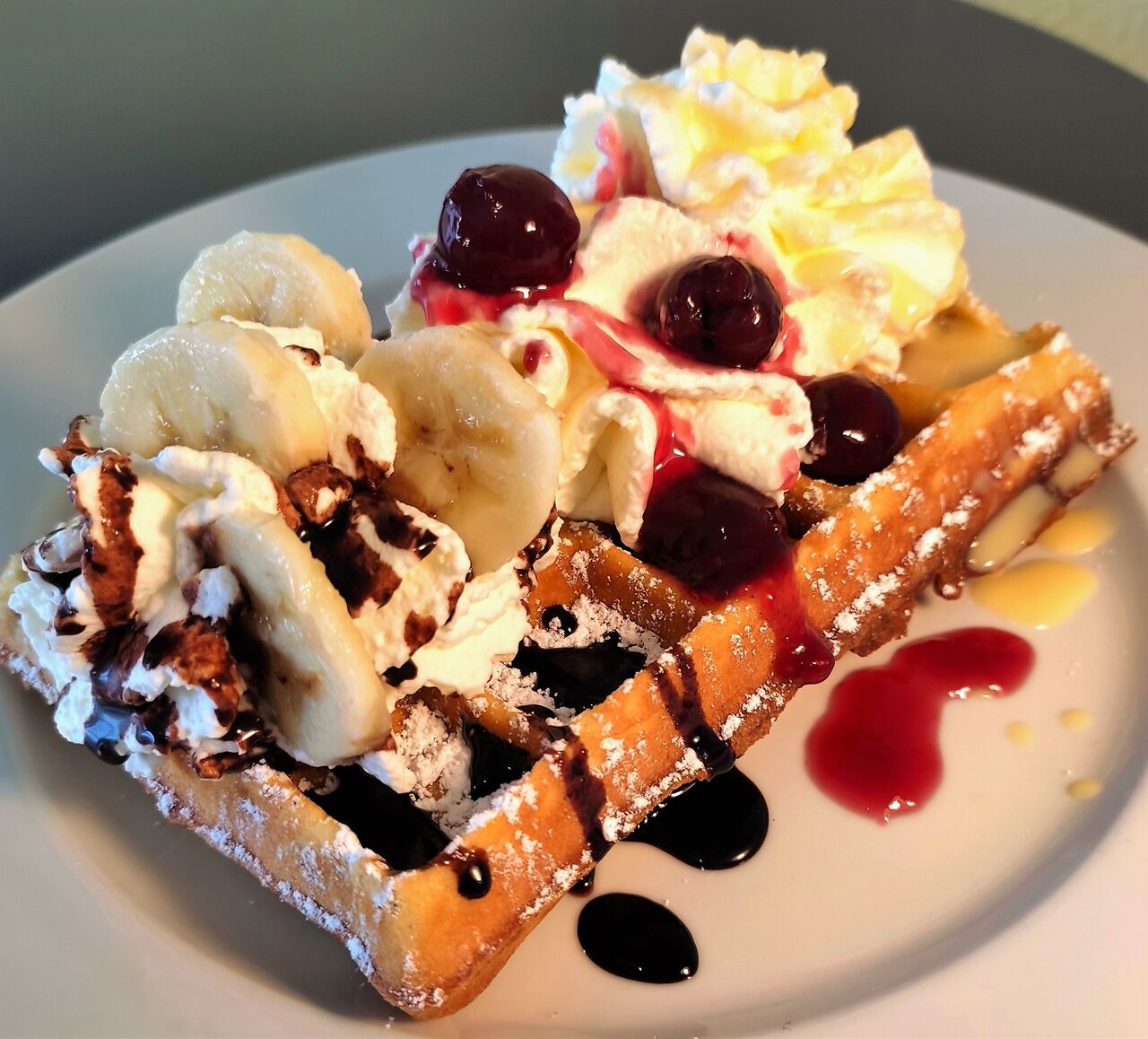 Belgische Waffel mit verschiedenen Toppings