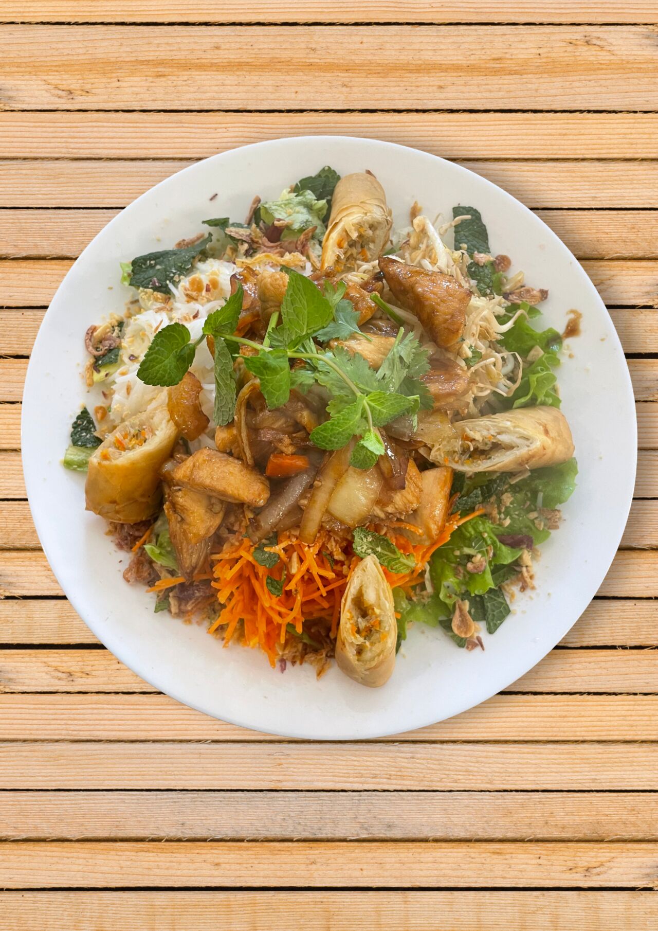Bo bun ( nem Poulet+poulet/ nem Poulet +boeuf/nem vegé+tofu frit)