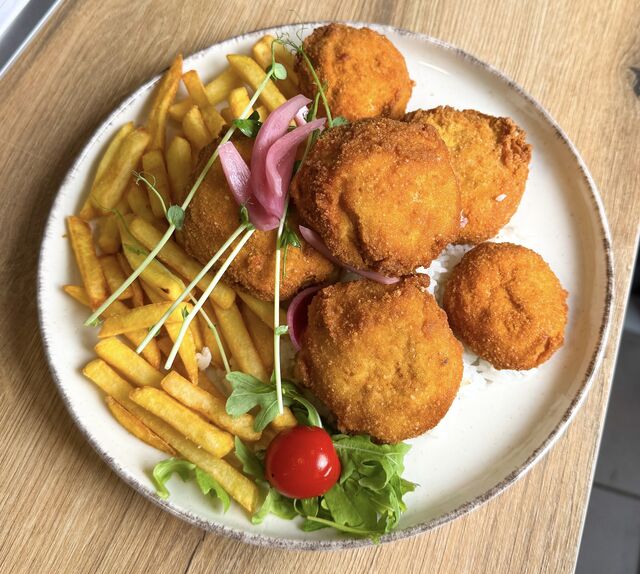 Rántott gomba vegyes körettel és tartárral