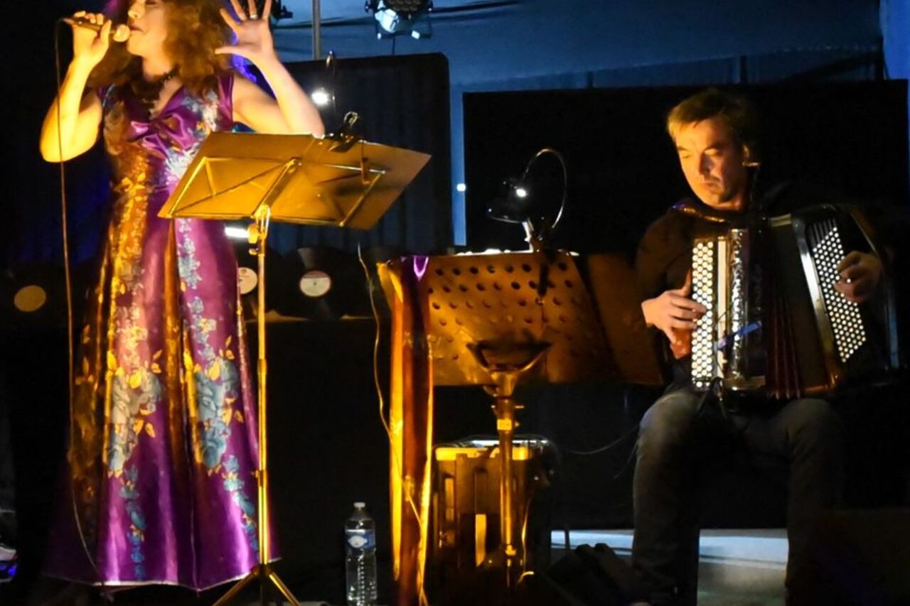 Concert Paco et Pouppette, Variété tout terrain