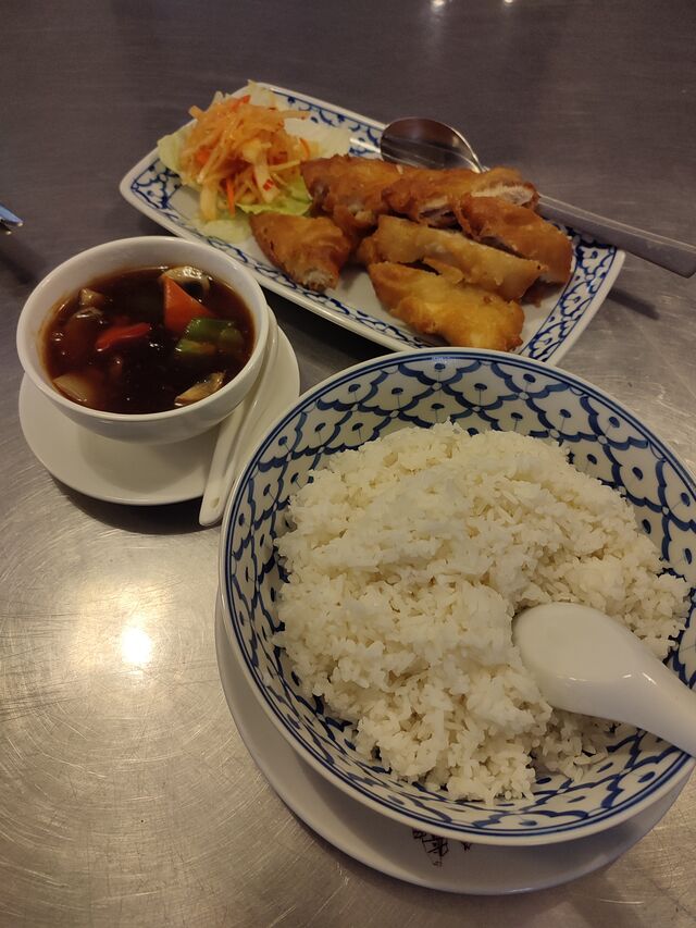 61. Knuspriges Hühnerfleisch mit Sichuan - Art Sauce, pikant