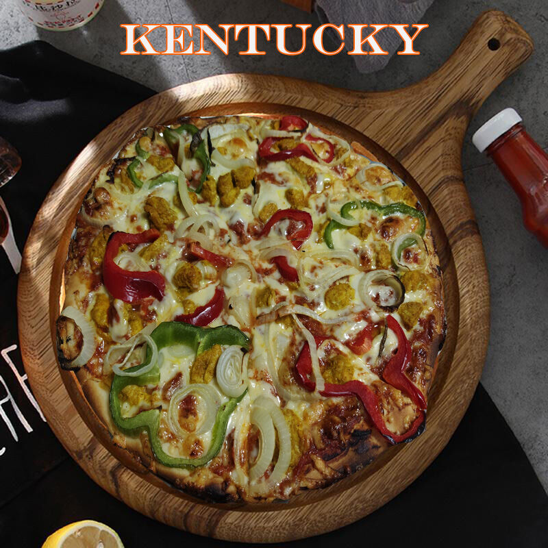 Tomate Base, Queso, Pollo Marinado, Pimiento Verde, Pimiento Rojo y Cebolla.