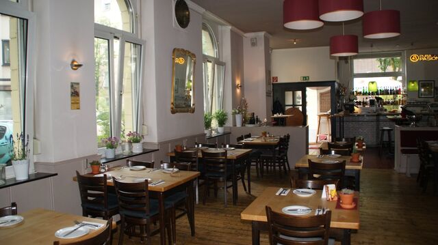 Kunst und andalusischer Stil in Düsseldorf. im Restaurant Sol y Sombra