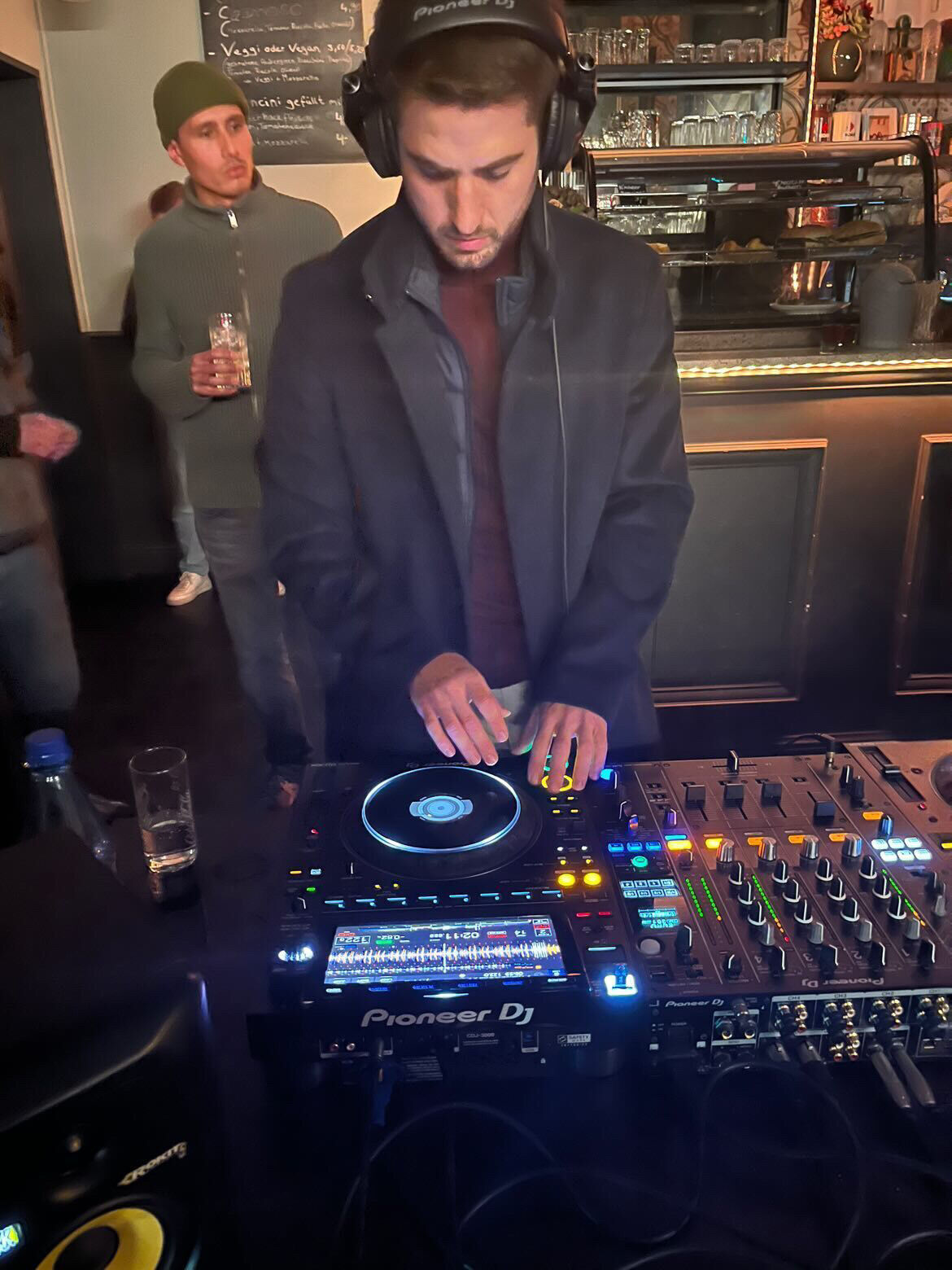 Jenny's Social Club's party 👯 dj MUPPY GLAD