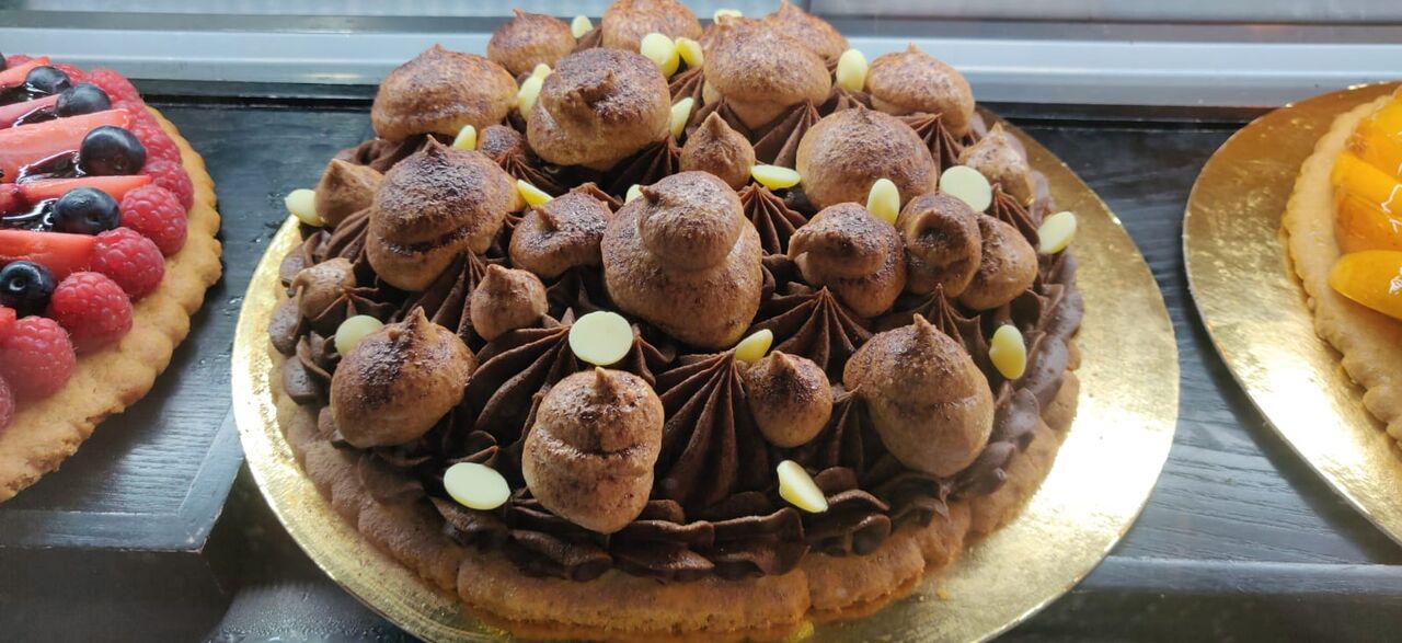 tarta ganache de chocolate negro y mousse de praliné. 8pax/24€