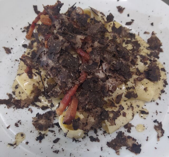 Mezze Maniche Benedetto Cavalieri alla Carbonara Tartufata (Tartufo Nero Pregiato)