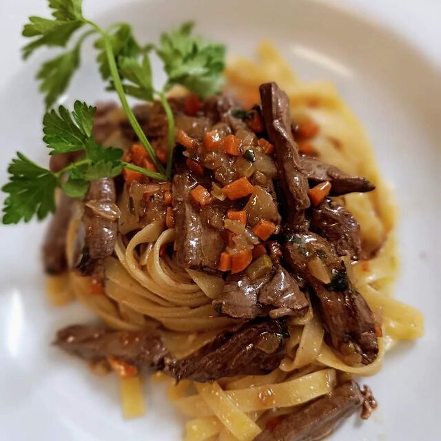 Tagliatelle mit rinder straifen