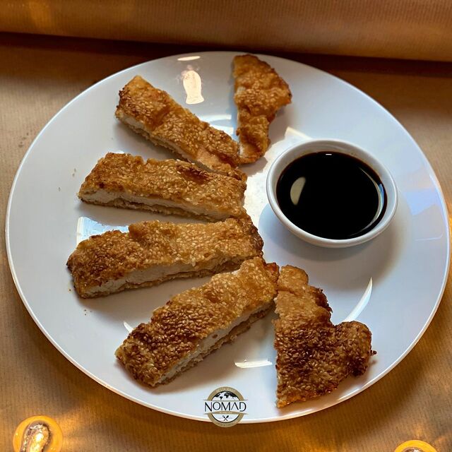 Cele mai bune degetele de pui cu susan vin acompaniate cu sos de soia 🥢
