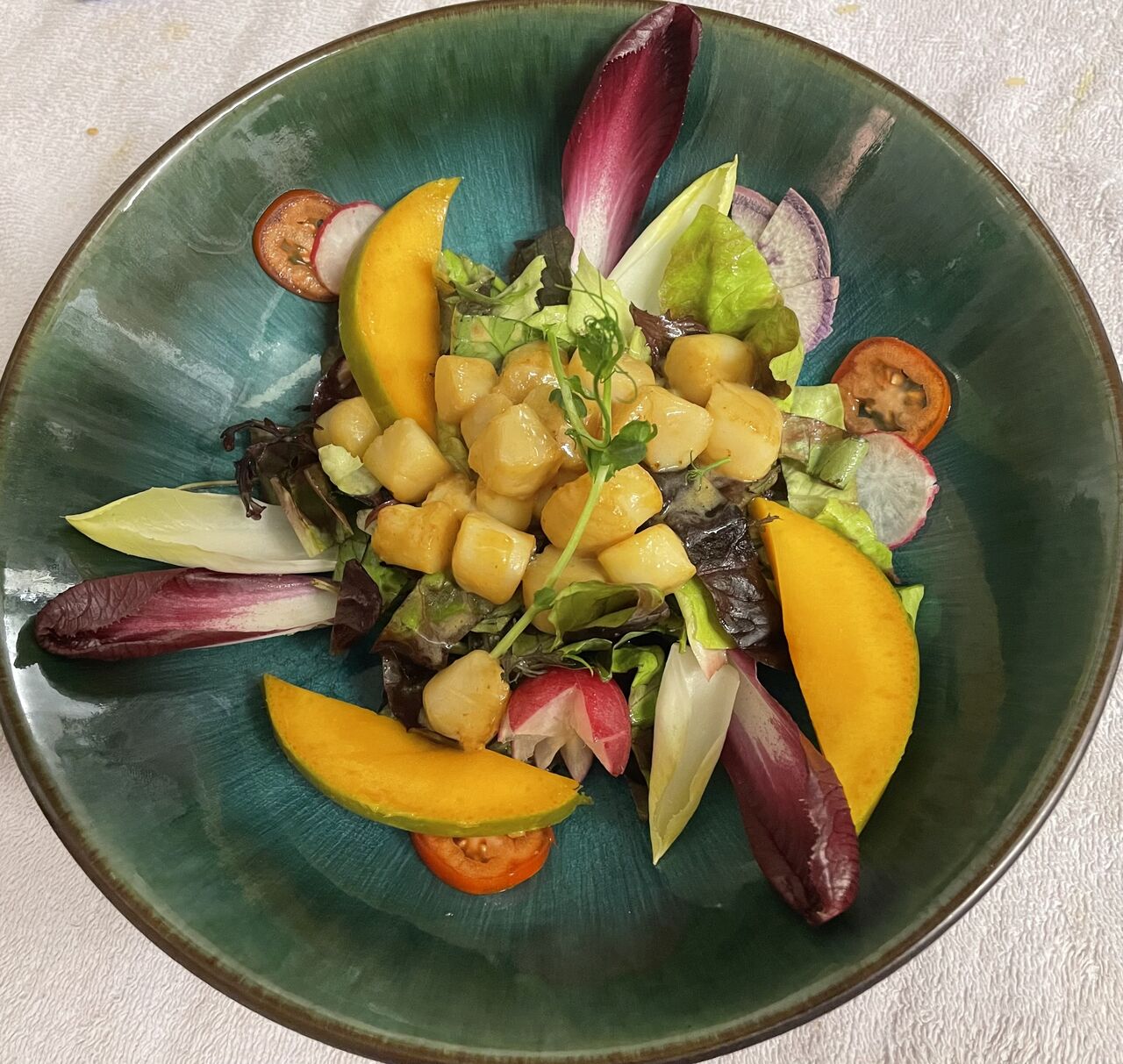 Salade tiède aux pétoncles