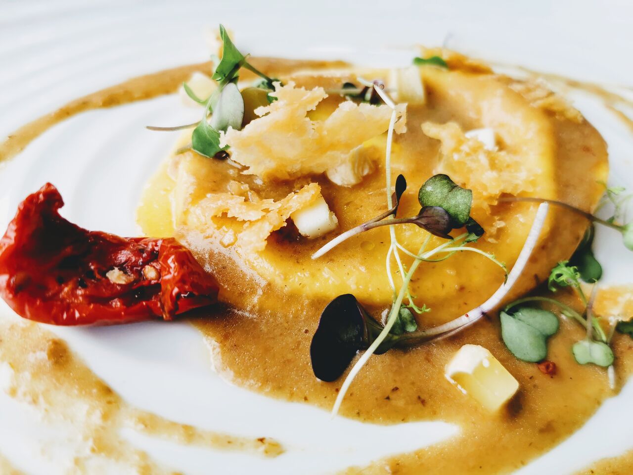 Raviolis (pâtes fraîches) avec cèpes funghi porcini et parmesan croustillant