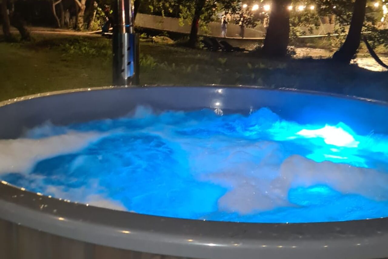 Ciubăr incălzit cu aeromasaj