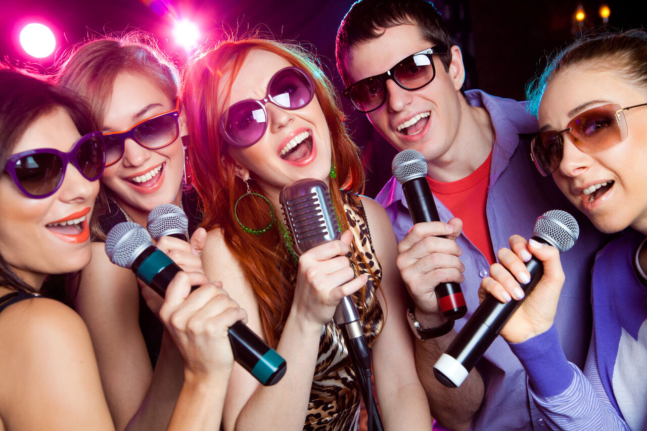 DA NOI IL KARAOKE É DI CASA!