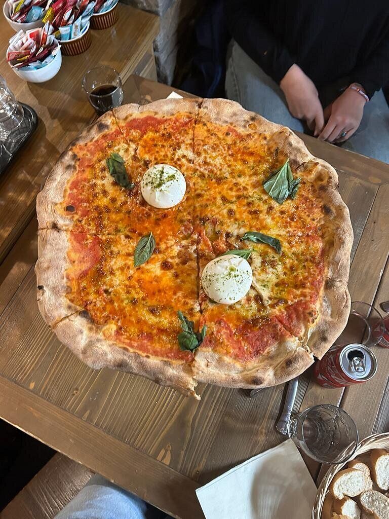 Pizza burrata