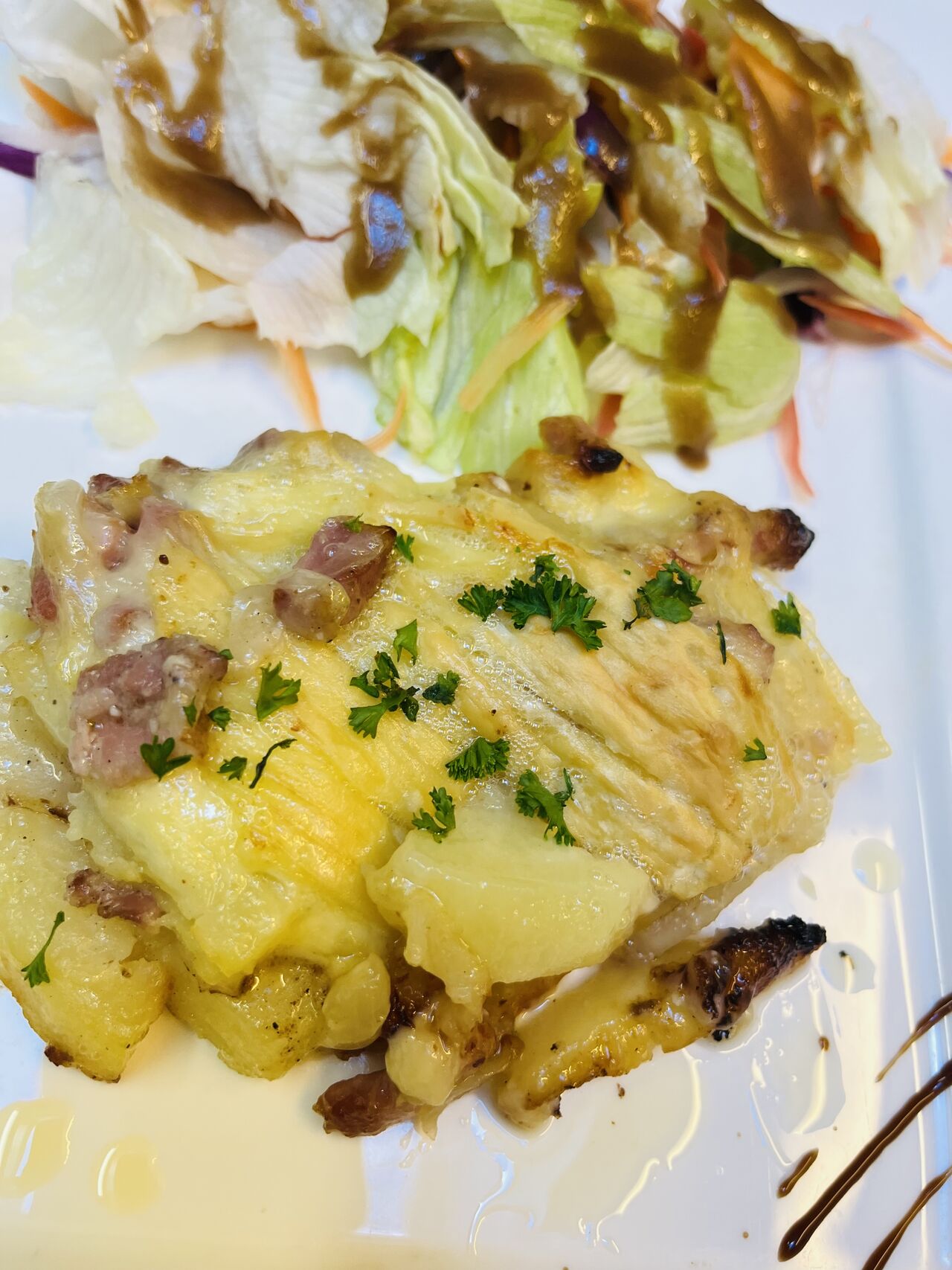 Tartiflette maison et sa salade croquante