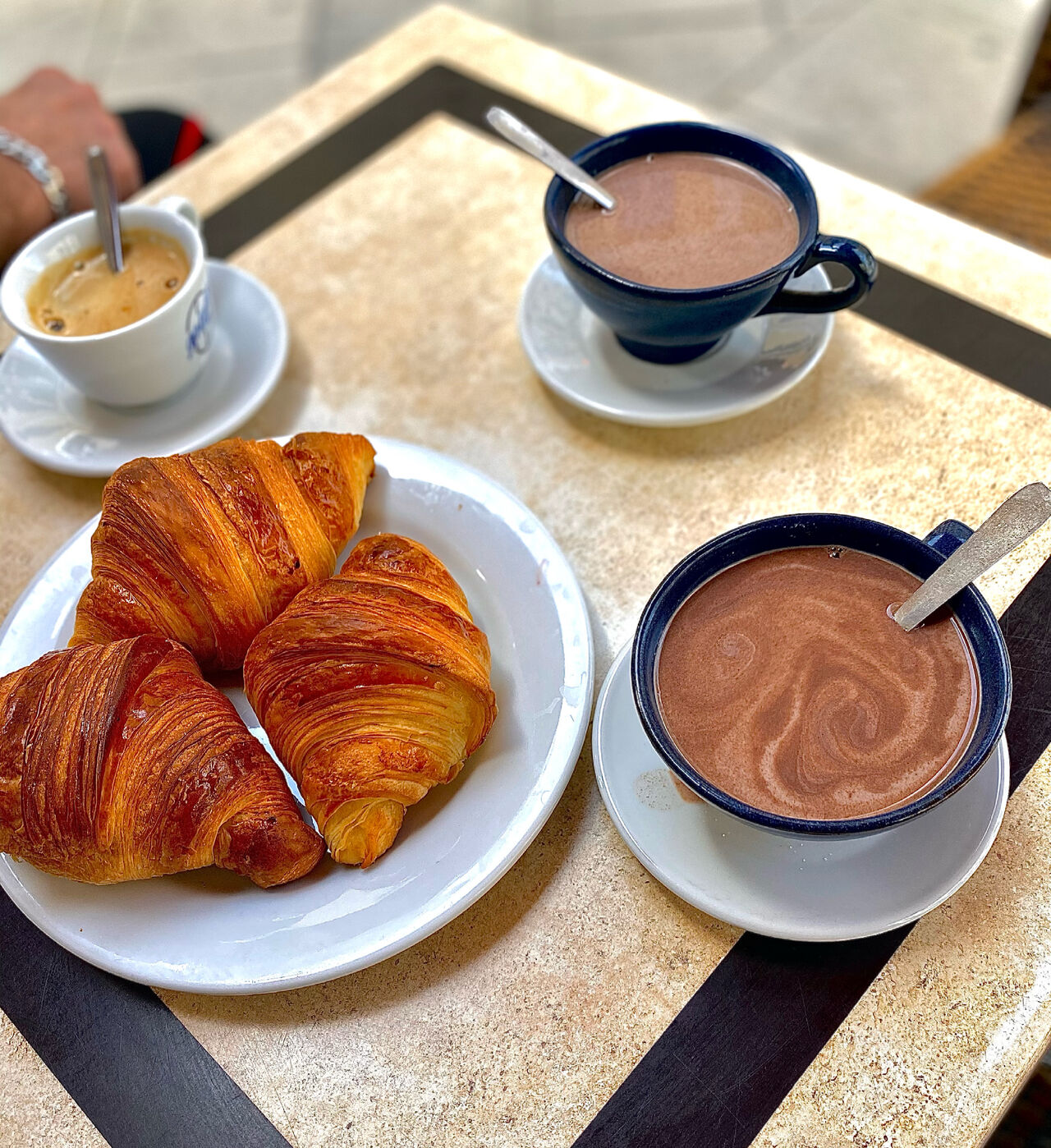 Petit déjeuner, Chocolat chaud, café, mocca...