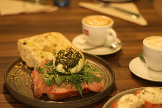 Mortadela Italiana y burrata