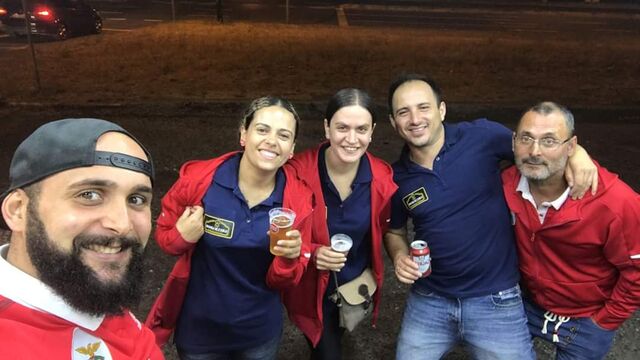 Equipe grelhador depois do trabalho